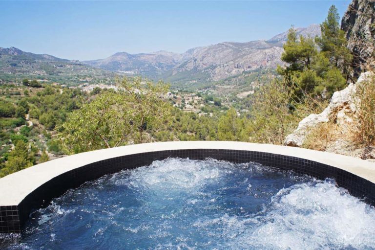 Hotel lujo con jacuzzi. / Foto: Hotel diseño y sostenibilidad. / Foto: hoteles romanticos en Alicante. / Foto: Vivood Landscape Hotel